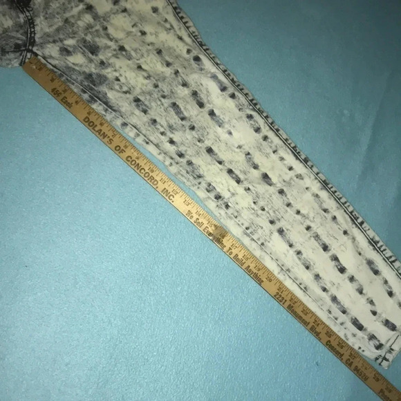 CRAVE FAME by Almost Famous High waisted distress straight leg acid wash size 9 - Picture 7 of 9